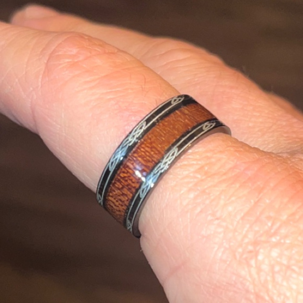 Brown wood grain look Inlay Men's Ring - Classic Black Band